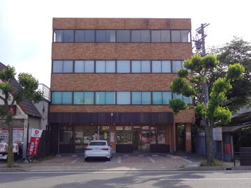 041804_w1.jpg