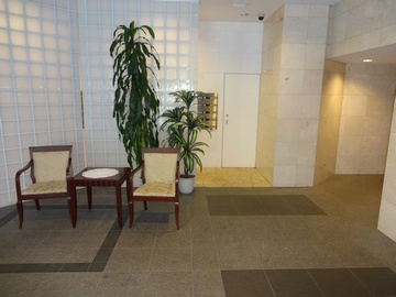r223044_w2.jpg