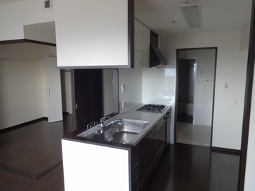 r223044_w8.jpg